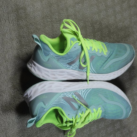 New Balance Blue and Lime Green Fresh Foam Sneakers WTMPOSL - Picture 4 of 7